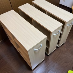 押し入れ収納、本、CDなどがきれいに収納できます
