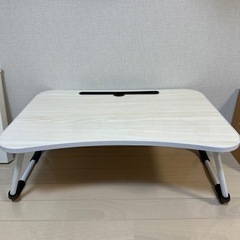 折りたたみ式テーブルの画像