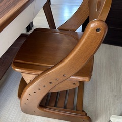 ニトリ学習机+コイズミ椅子(調整可能)セットの画像