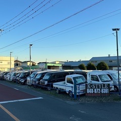 【中古車販売】　少人数だからすぐ馴染める！大手にはない魅力の販売営業スタッフ！の画像