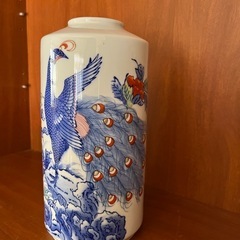 花瓶(有田焼寿山作花瓶牡丹に 孔雀