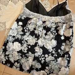 ⭐︎【美品】トリンプの黒✖️素敵な花柄キャミソールL②の画像
