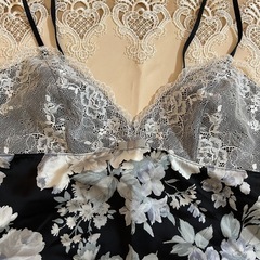 ⭐︎【美品】トリンプの黒✖️素敵な花柄キャミソールL②の画像