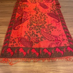 エスニックウールストール ペイズリーとヒョウ柄のような模様　  の画像