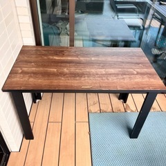 デスク、机の画像