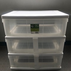 衣装ケース　(中古)割れ、匂い無し