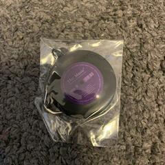 THEMUSICキーホルダー　紫の画像