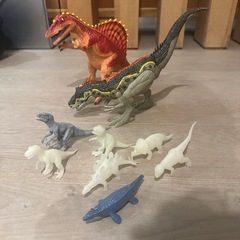 恐竜オモチャ