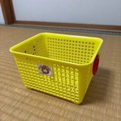 小型の収納ボックス　黄色