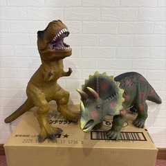ソフビ　トリケラトプス　Tレックス　　
2つセットの画像