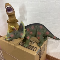 ソフビ　トリケラトプス　Tレックス　　
2つセットの画像