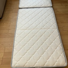 美品　マットレスレス　折りたたみ　三つ折り