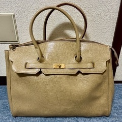 女性用のバッグになります、