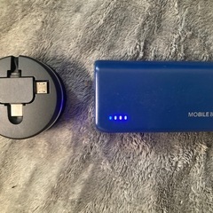 スマホ充電器 4000mAhモバイルバッテリーとマルチ充電ケーブル　

