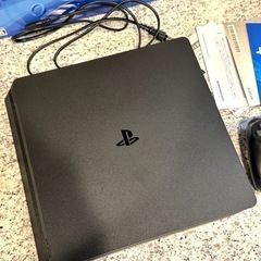 【おまけ付き】SONY PS4 本体 500GB ブラック CUH-2100Aの画像