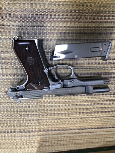 WE M92F GBB シルバー　おまけつき　