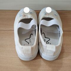 子供上靴　16センチ　花柄　白色に水色の縁取りの画像