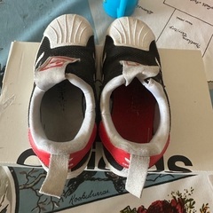 adidas靴の画像