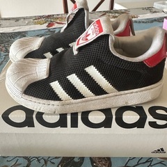 adidas靴の画像