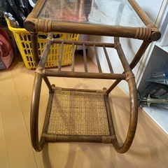 籐家具　サイドテーブルの画像