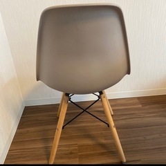 イームズチェア　人気グレージュの画像