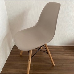 イームズチェア　グレージュ