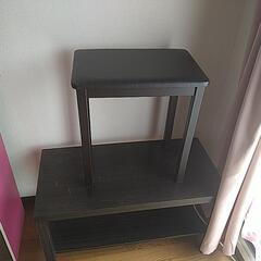 ピアノイス、テーブル