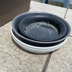 プラスチックの鉢皿