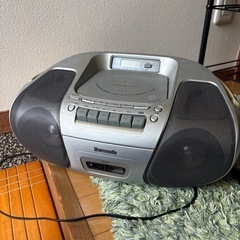 古いラジカセ
