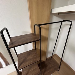 棚付きハンガーラックの画像
