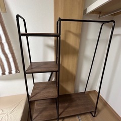 棚付きハンガーラックの画像