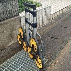 アップカート　3輪キャリーカート　段差・階段・カーブ・斜面・でこぼこ道にも対応　最大積載量45kg　高さ調整可　折り畳み可　アウトドア・レジャーにも便利の画像