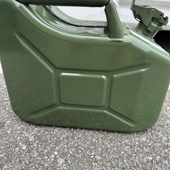 ヒューナースドルフ　10L携行缶　1度のみ使用
の画像