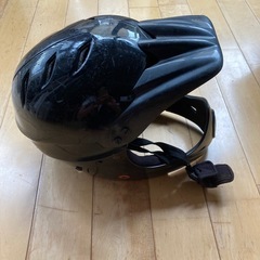 自転車子供ヘルメット顎ガード付き　黒の画像