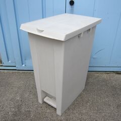 70Lゴミ箱　ホワイト　ペダル式