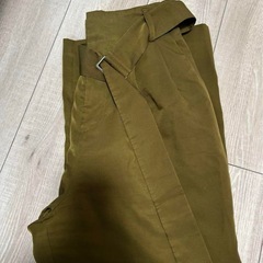 ② 　90%オフ　ケービーエフ　パンツ　春服　光沢　パンツ　オフィスカジュアル　カーキの画像