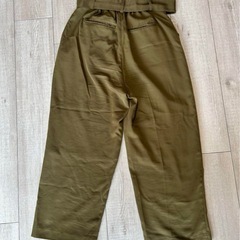 ② 　90%オフ　ケービーエフ　パンツ　春服　光沢　パンツ　オフィスカジュアル　カーキの画像