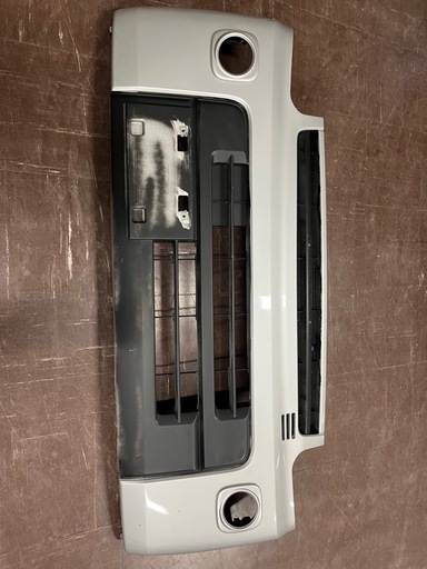 エブリイNV100フロント
バンパーベゼル付