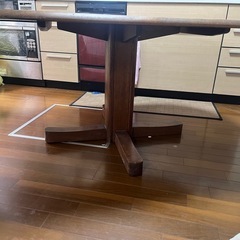 ダイニングテーブルの画像