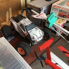 大量ラジコンヘリ・エンジンカー・ボート・６０クラスエンジンスケール機他多数ジャンクだけどお宝の画像