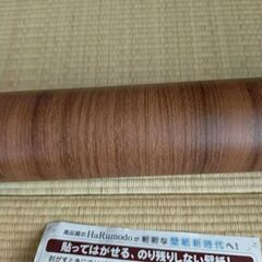 貼ってはがせる粘着シート　木目の画像