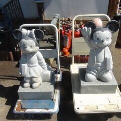 ミッキーとミニーの石像? 2体まとめて 重量物 中古品 現状品 ...