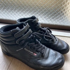 Reebokスニーカー