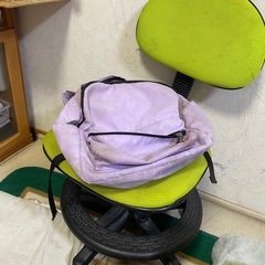 学習机の椅子とリック
