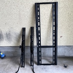 テレビと壁掛金具のセットの画像