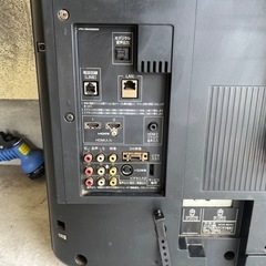 テレビと壁掛金具のセットの画像