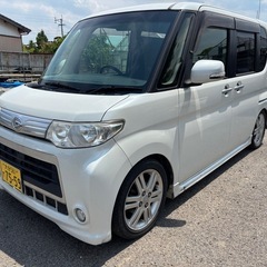 ダイハツタントカスタム。少し車高落としてます。