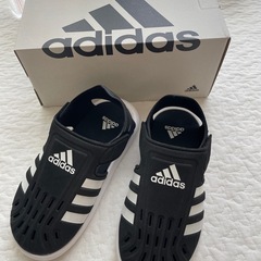 adidas アディダス　サンダル　19㎝