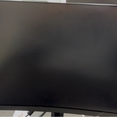 Pixioの243sという湾曲型のPCディスプレイ2台