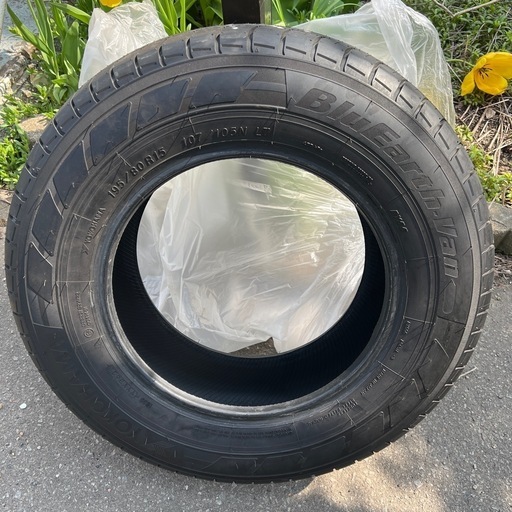 ヨコハマブルーアース　パン　LTタイヤ